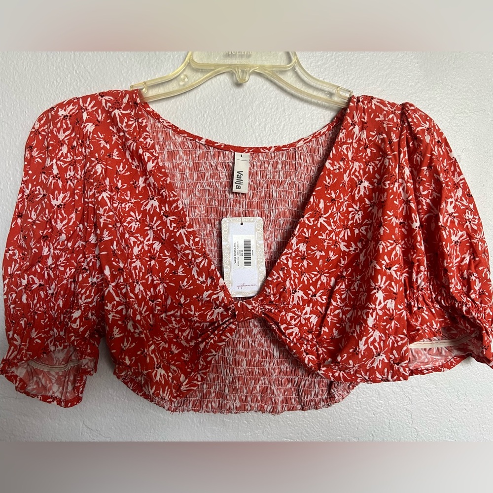 NWT – Valija Floral Summer crop top